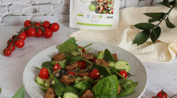Salade d'Épinards avec Emincé Végétal au Chanvre Bio et Kiwi